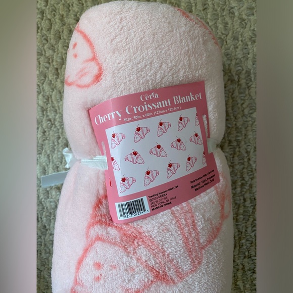 🥐🥐🥐🥐 CHERRY CROISSANT BLANKET THROW PINK BLANKET NEW 🍒🍒🍒🍒 - Picture 6 of 6